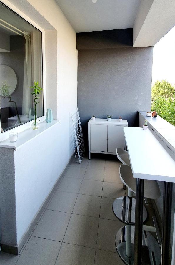 New Cozy Apartment 3 Min To Subway 24H/7 Self Check-In Popesti-Leordeni ภายนอก รูปภาพ